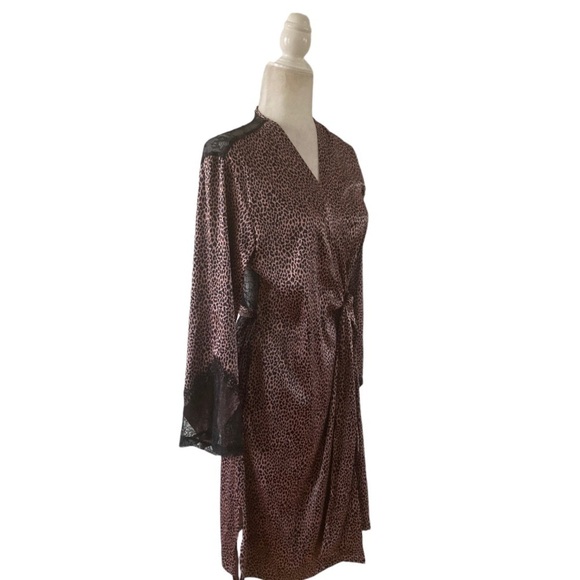 Victoria’s Secret Chantilly Lace Robe NWT - Picture 9 of 12